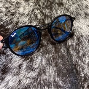 Round Ray-Ban Black Frame Blue Lenses